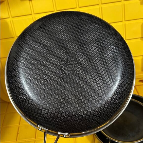 HEXCLAD 4 Piece Nonstick Stainless Steel Frying Pan Set 8,10 12” $400 - Picture 3 of 7
